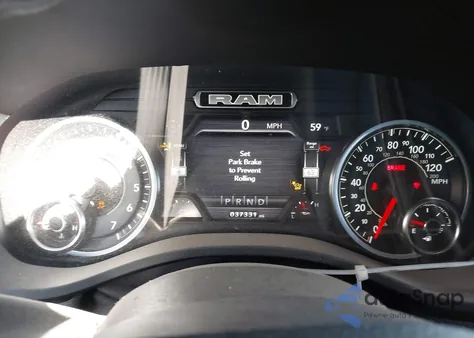 2022 Ram 1500 Laramie 4X2 5'7 Box z USA, uszkodzony, nr VIN 1C6RREJT3NN173225